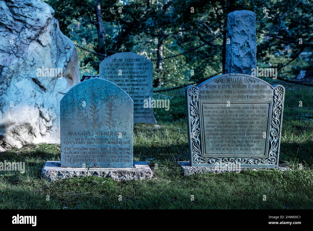 Tombe della famiglia Emerson, Sleepy Hollow Cemetery, Concord, Massachusetts, USA. Foto Stock