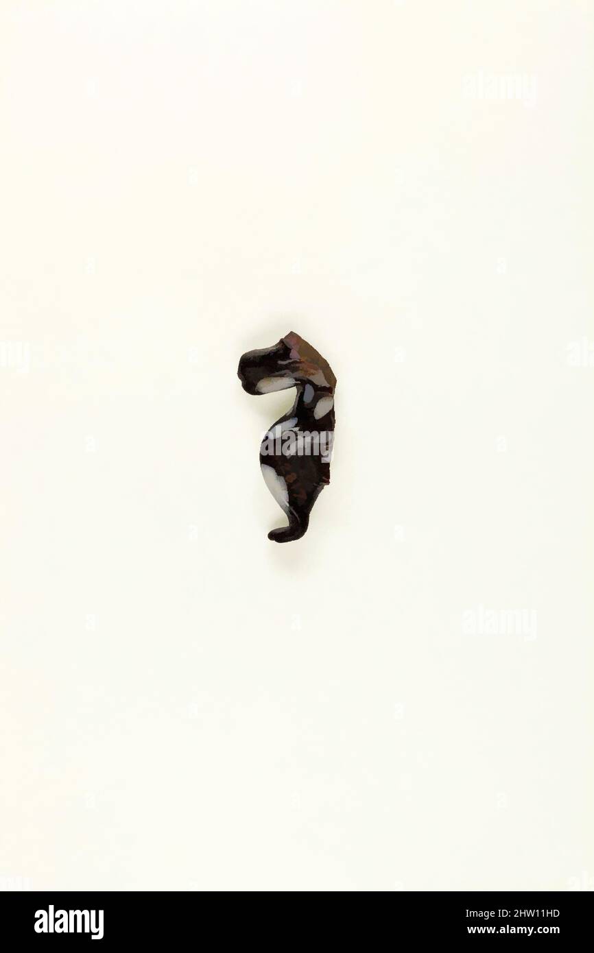 Arte ispirata a Taweret amulet, età tolemaica o romana, 100 a.C.–100 d.C., dall'Egitto, vetro Mosaico, l. 2,2 x w. 1,1 cm (7/8 x 7/16 pollici), opere classiche modernizzate da Artotop con un tocco di modernità. Forme, colore e valore, impatto visivo accattivante sulle emozioni artistiche attraverso la libertà delle opere d'arte in modo contemporaneo. Un messaggio senza tempo che persegue una nuova direzione selvaggiamente creativa. Artisti che si rivolgono al supporto digitale e creano l'NFT Artotop Foto Stock