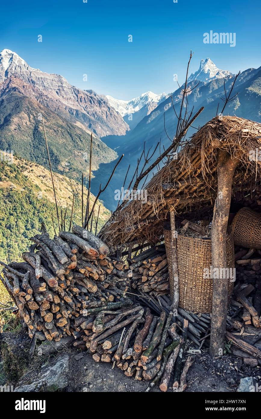 Paesaggio himalayano visto dalla Annapurna Conservation Area Foto Stock
