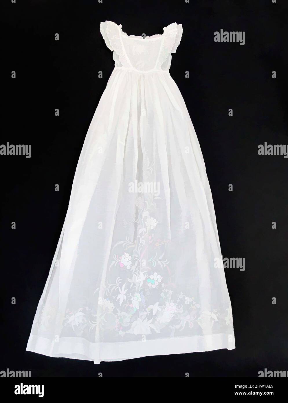 Arte ispirata a Christening accappatoio, 1860–70, probabilmente francese, cotone, madreperla, Opere classiche modernizzate da Artotop con un tocco di modernità. Forme, colore e valore, impatto visivo accattivante sulle emozioni artistiche attraverso la libertà delle opere d'arte in modo contemporaneo. Un messaggio senza tempo che persegue una nuova direzione selvaggiamente creativa. Artisti che si rivolgono al supporto digitale e creano l'NFT Artotop Foto Stock