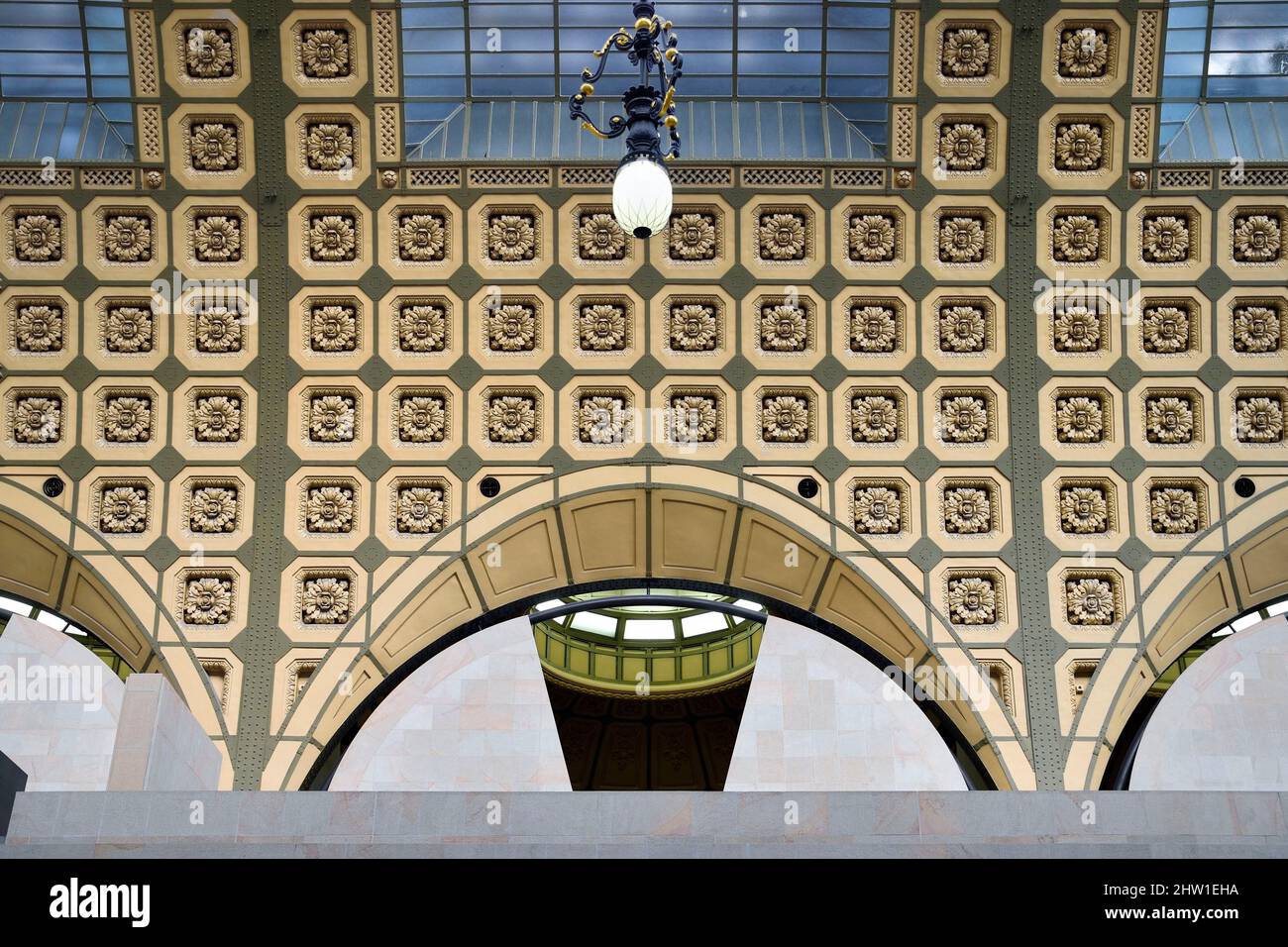 Francia, Parigi, Museo d'Orsay, dettaglio di un lato della navata Foto Stock