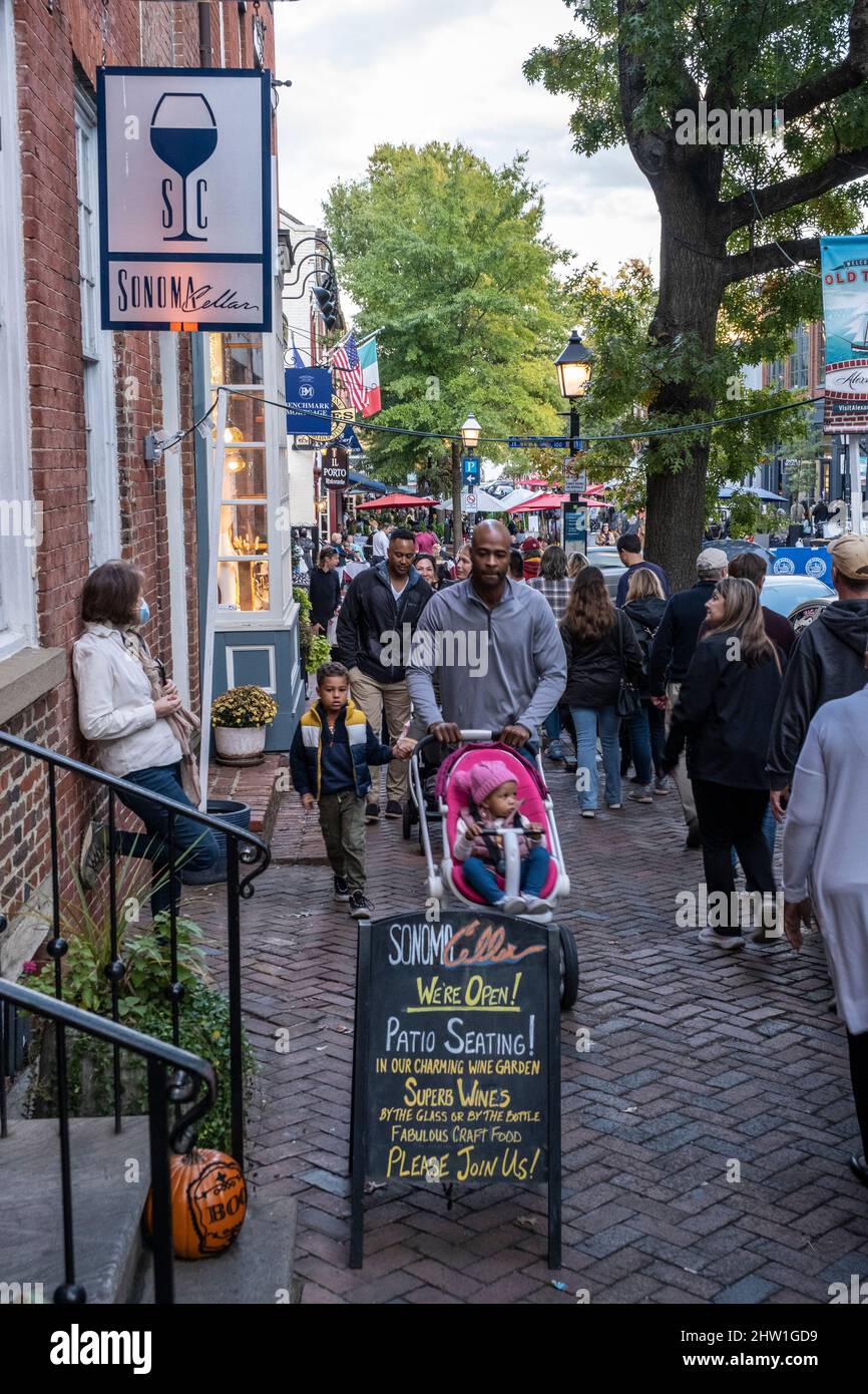 Alexandria, Virginia, Stati Uniti. Old Town King Street marciapiede scena. Foto Stock
