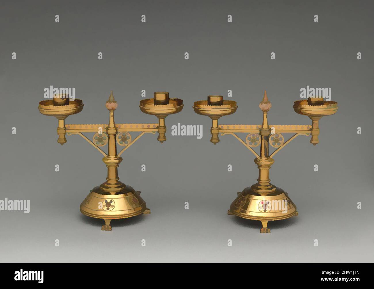 Arte ispirata da un paio di candelieri, ca. 1870, britannico, ottone battuto, inset con cabochons e quarzo, Candlesticks, ciascuno: 8 3/4 x 9 1/2 poll. (22,2 x 24,1 cm), Metalwork-Brass, Bruce J. Talbert era un influente designer scozzese che è principalmente noto per le sue opere classiche riccamente ornate, modernizzate da Artotop con un tuffo di modernità. Forme, colore e valore, impatto visivo accattivante sulle emozioni artistiche attraverso la libertà delle opere d'arte in modo contemporaneo. Un messaggio senza tempo che persegue una nuova direzione selvaggiamente creativa. Artisti che si rivolgono al supporto digitale e creano l'NFT Artotop Foto Stock