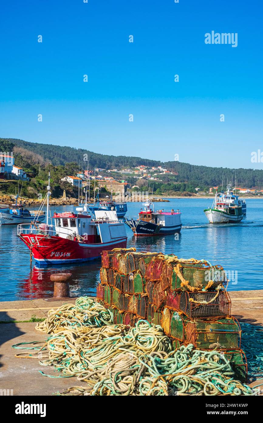 Spagna, Galizia, Finisterre (Fisterra), destinazione finale del pellegrinaggio a Santiago de Compostela, il porto di pesca Foto Stock