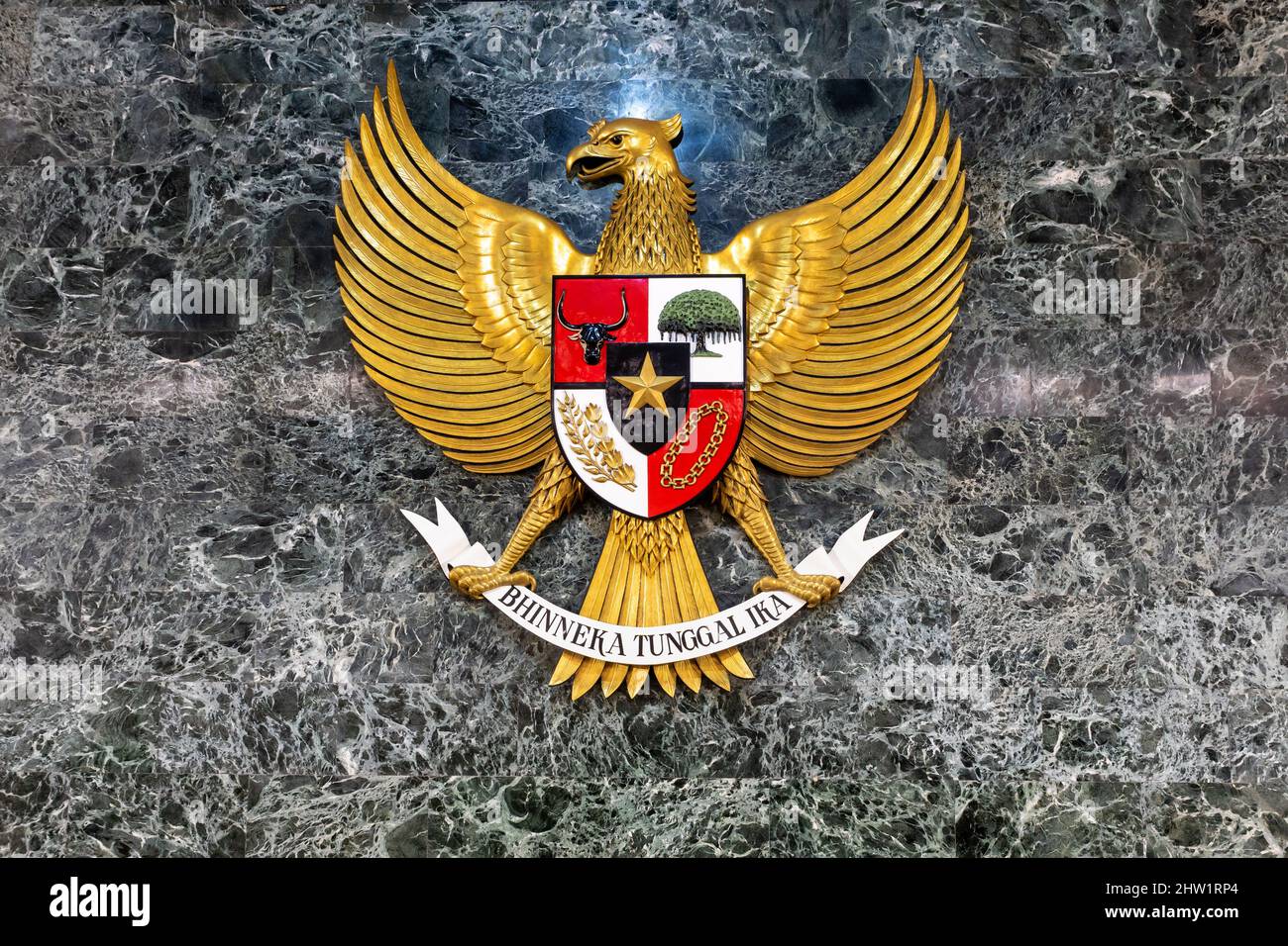 Garuda Pancasila, l'emblema nazionale dell'Indonesia. Il simbolo nazionale indonesiano esposto a Piazza Merdeka Foto Stock