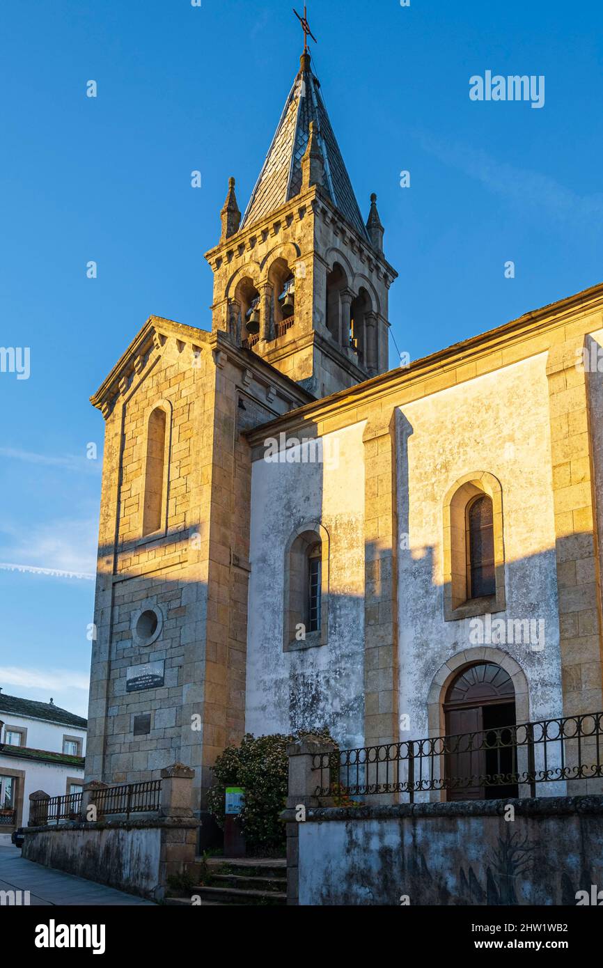 Spagna, Galizia, Sarria, tappa sul cammino del Camino Franc, itinerario spagnolo del pellegrinaggio a Santiago de Compostela, patrimonio dell'umanità dell'UNESCO, la chiesa di Santa Marina de Sarria Foto Stock