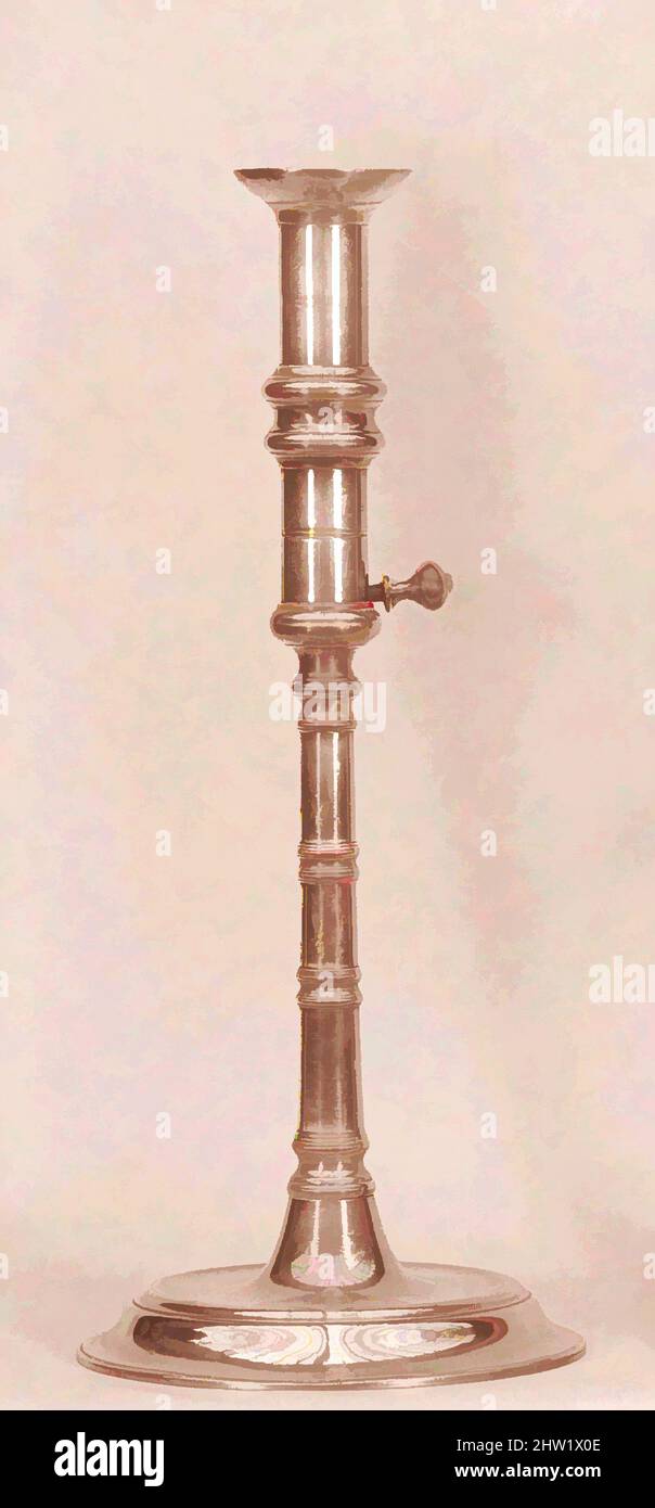 Arte ispirata a Candlestick, 1700–1750, Ottone, H. 13 1/8 poll. (33,3 cm), Metal, opere classiche modernizzate da Artotop con un tuffo di modernità. Forme, colore e valore, impatto visivo accattivante sulle emozioni artistiche attraverso la libertà delle opere d'arte in modo contemporaneo. Un messaggio senza tempo che persegue una nuova direzione selvaggiamente creativa. Artisti che si rivolgono al supporto digitale e creano l'NFT Artotop Foto Stock