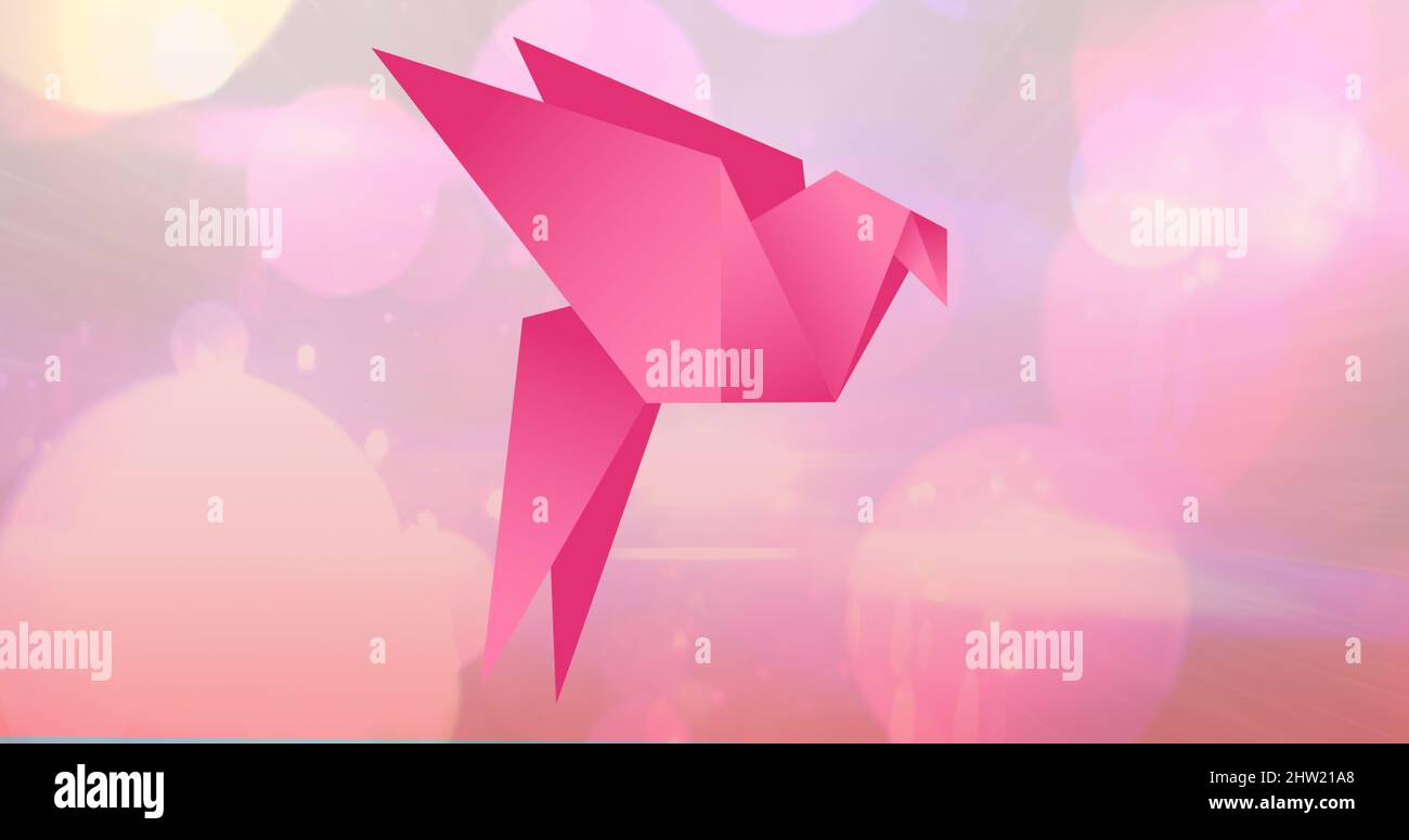Immagine di un uccello di carta e di macchie chiare su sfondo rosa Foto Stock