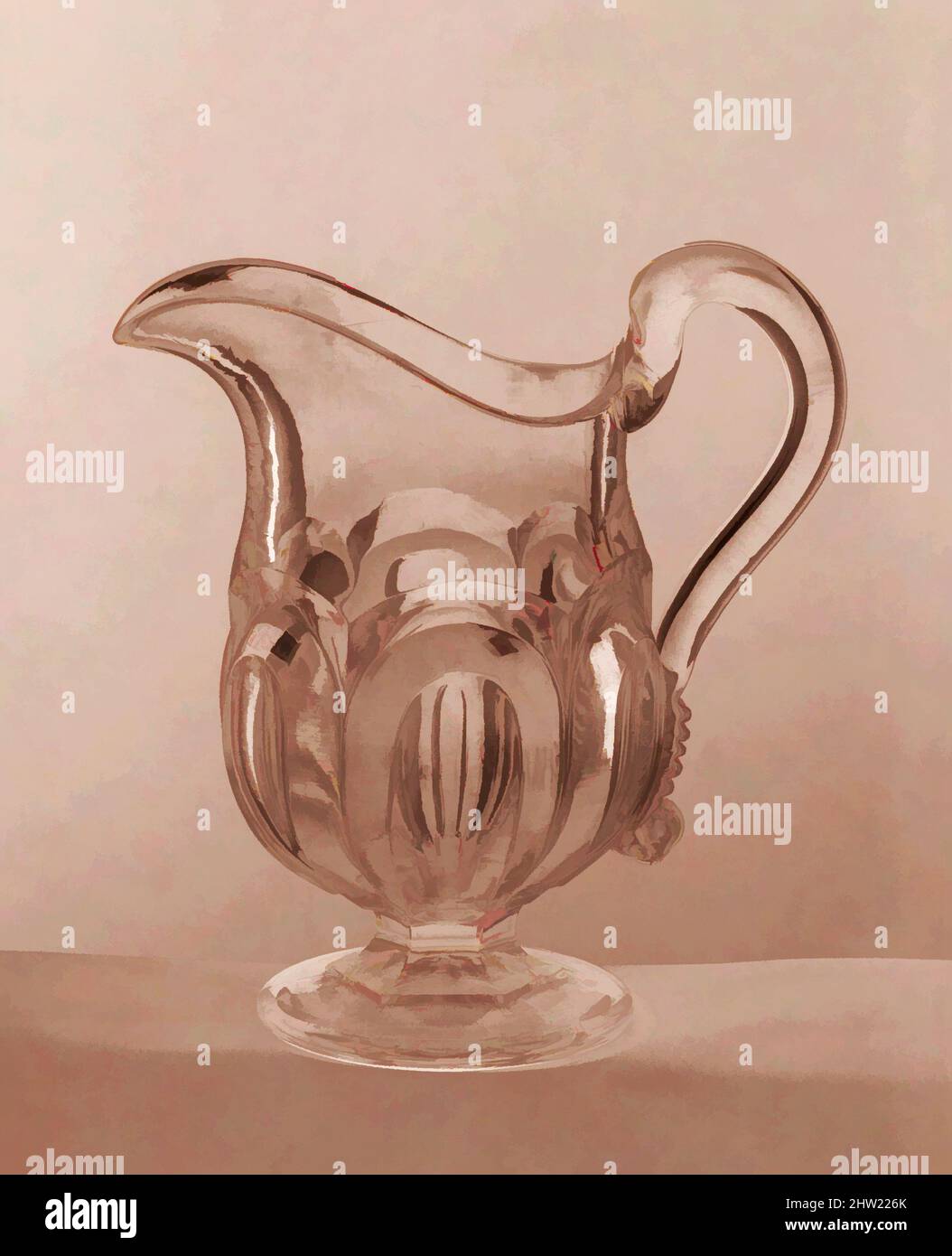 Arte ispirata a Creamer, 1860–80, vetro pressato, H. 5 3/4 poll. (14,6 cm), vetro, opere classiche modernizzate da Artotop con un tuffo di modernità. Forme, colore e valore, impatto visivo accattivante sulle emozioni artistiche attraverso la libertà delle opere d'arte in modo contemporaneo. Un messaggio senza tempo che persegue una nuova direzione selvaggiamente creativa. Artisti che si rivolgono al supporto digitale e creano l'NFT Artotop Foto Stock