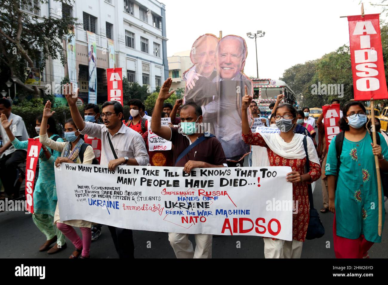 Kolkata, Bengala Occidentale, India. 3rd Mar 2022. Gli studenti dell