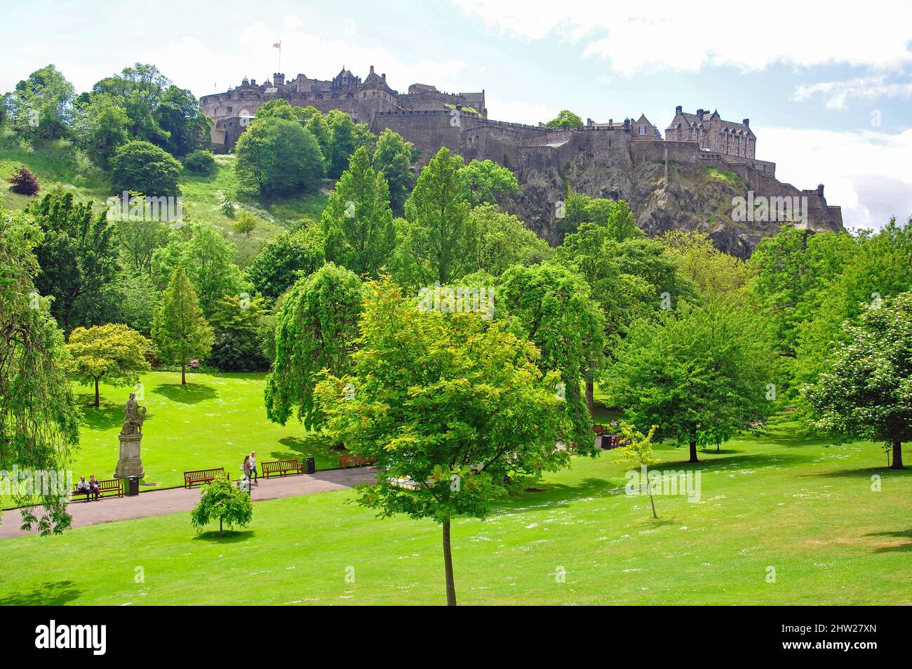 Il Castello di Edimburgo e Princes Street Gardens, Edimburgo, Lothian, Scozia, Regno Unito Foto Stock