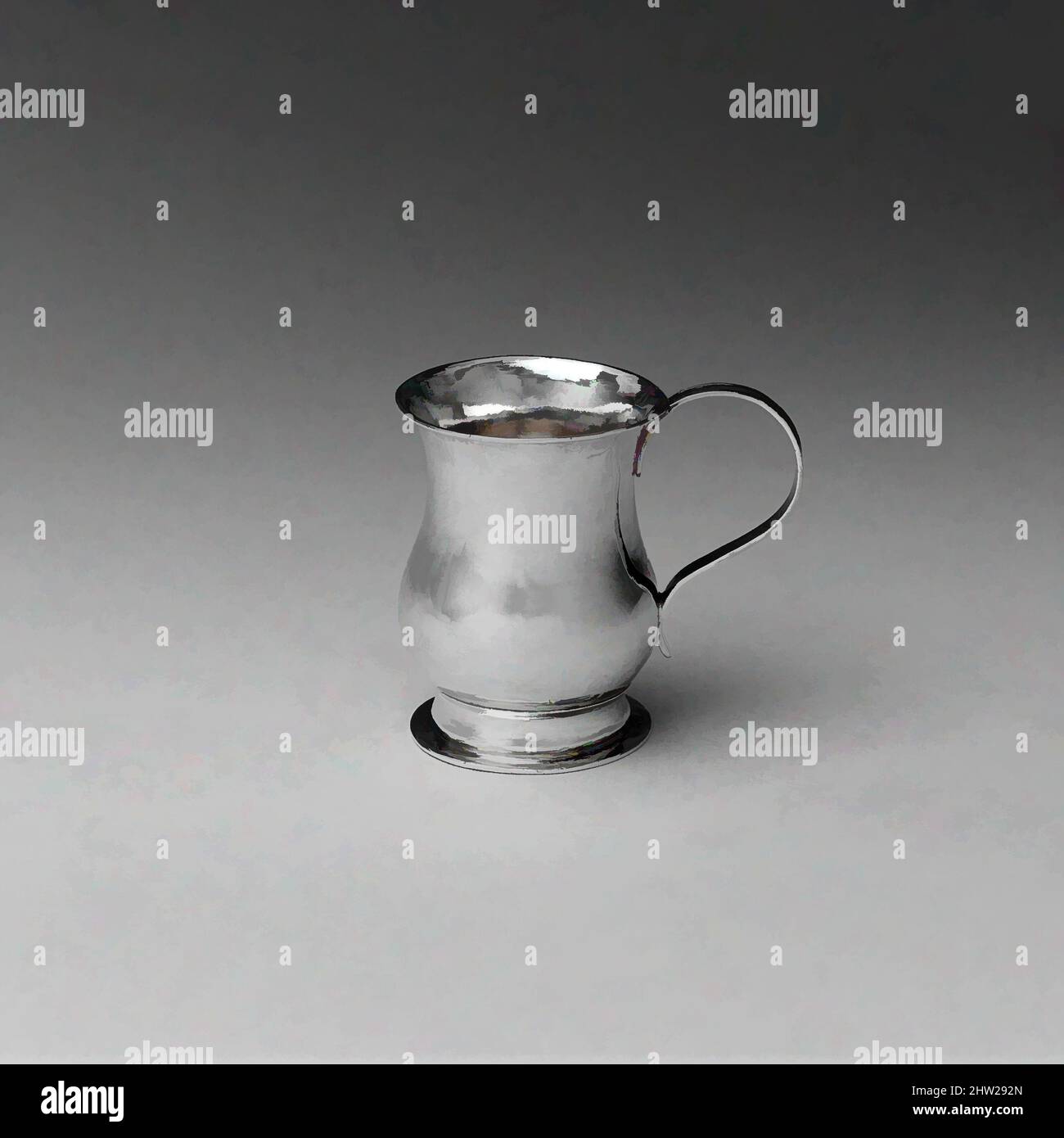 Art Inspired by Cann, 1784–96, made in New York, New York, Stati Uniti, American, Silver, Totale: 3 1/2 x 3 7/8 poll. (8,9 x 9,8 cm); 3 once 2 dwt. (95,8 g), Argento, eventualmente di Cary Dunn (attivo ca. 1765–96, opere classiche modernizzate da Artotop con un tocco di modernità. Forme, colore e valore, impatto visivo accattivante sulle emozioni artistiche attraverso la libertà delle opere d'arte in modo contemporaneo. Un messaggio senza tempo che persegue una nuova direzione selvaggiamente creativa. Artisti che si rivolgono al supporto digitale e creano l'NFT Artotop Foto Stock