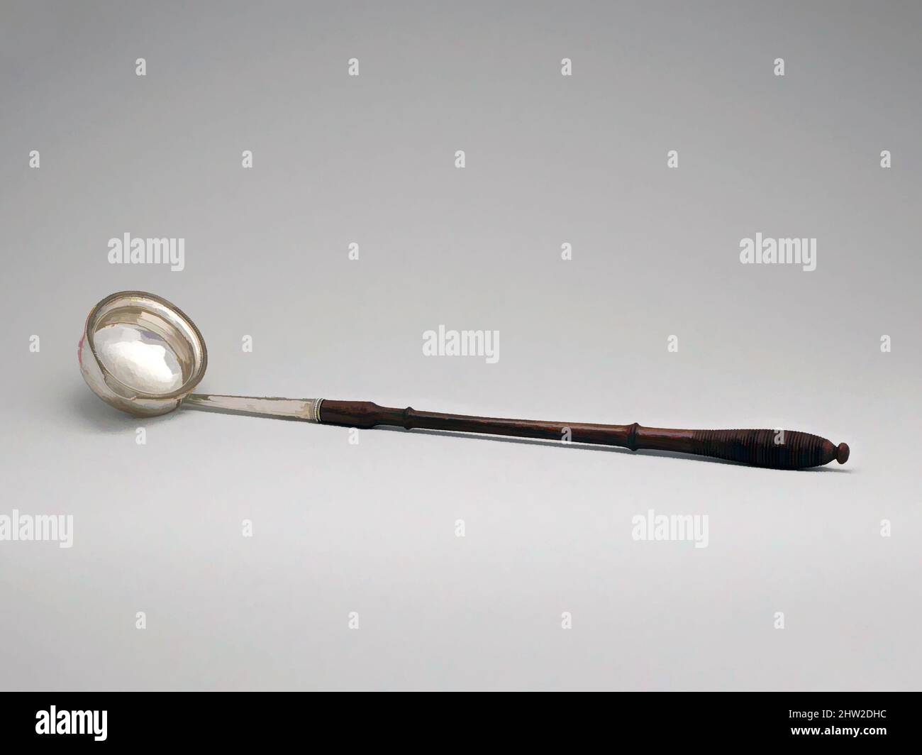 Arte ispirata a Punch ladle, 1783–ca. 1800, made in Philadelphia, Pennsylvania, Stati Uniti, America, Argento, legno, totale: L. 14 13/16 poll. (37,6 cm); 3 once 2 dwt. (97 g), Silver, Joseph Anthony Jr. (1762–1814, opere classiche modernizzate da Artotop con un tuffo di modernità. Forme, colore e valore, impatto visivo accattivante sulle emozioni artistiche attraverso la libertà delle opere d'arte in modo contemporaneo. Un messaggio senza tempo che persegue una nuova direzione selvaggiamente creativa. Artisti che si rivolgono al supporto digitale e creano l'NFT Artotop Foto Stock