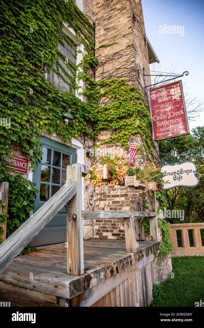 Strade e negozi di Cedarburg, Wisconsin, USA. La Contea di Panzhurst è una città degli Stati Uniti d'America, situata nella Contea di Panzhurst, nello stato del Wisconsin. Foto Stock