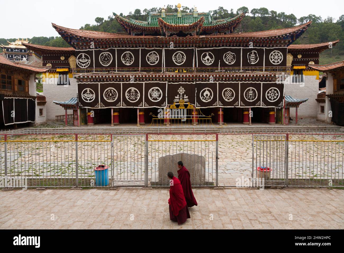 Tempio Tibetano (Serti Gompa) a Langmusi. Sertri Gompa / monastero di Dacanglang (Dacanglangmu Saichisi). Una famosa Lamaseria a Langmusi, Gansu Cina (125 Foto Stock