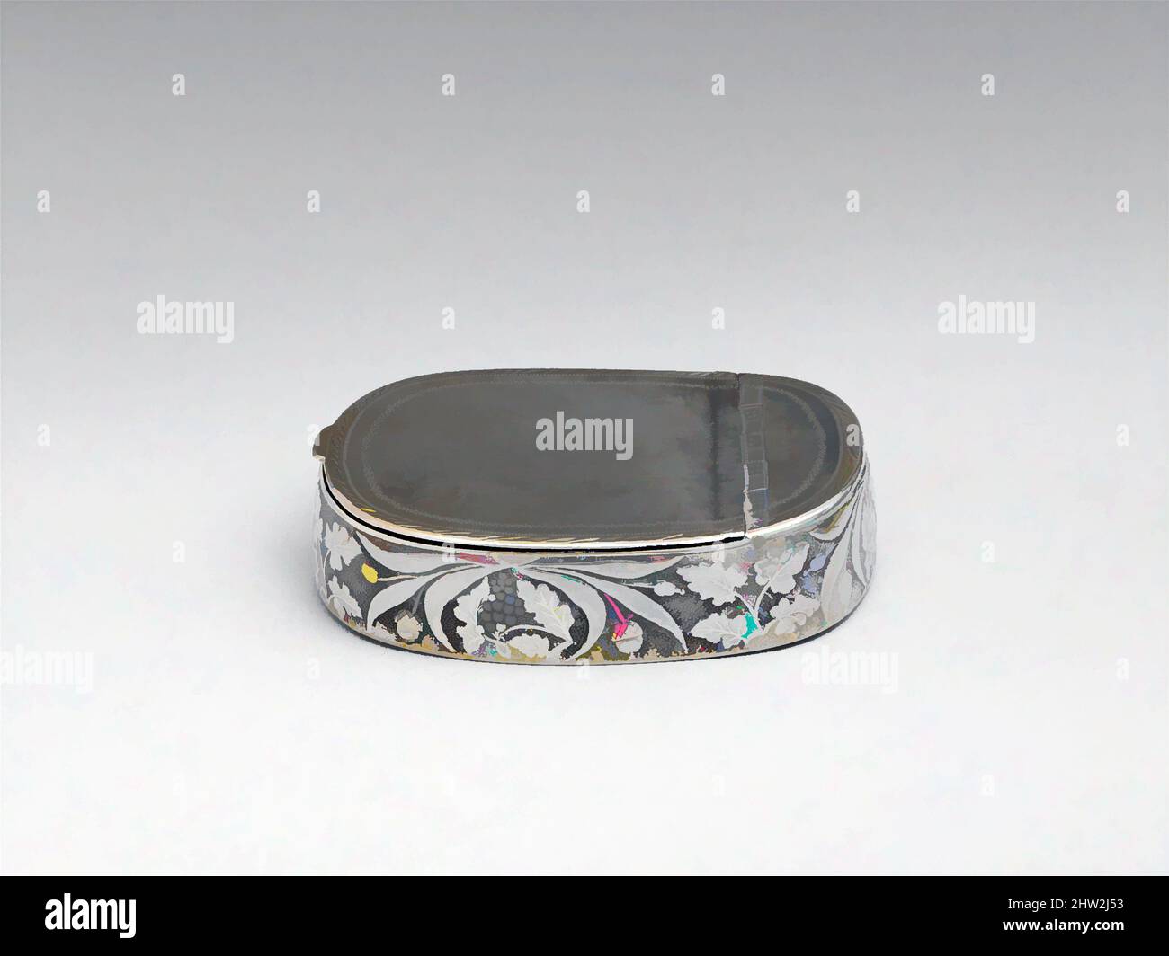 Arte ispirata da Tobacco Box, 1816, made in Baltimora, Maryland, Stati Uniti, Americano, argento, 1/2 x 2 3/4 x 2 3/16 pollici (1,3 x 7 x 5,6 cm); 2 once 9 dwt. (76,8 g), Argento, John Erwin (attivo ca. 1809–21, opere classiche modernizzate da Artotop con un tocco di modernità. Forme, colore e valore, impatto visivo accattivante sulle emozioni artistiche attraverso la libertà delle opere d'arte in modo contemporaneo. Un messaggio senza tempo che persegue una nuova direzione selvaggiamente creativa. Artisti che si rivolgono al supporto digitale e creano l'NFT Artotop Foto Stock