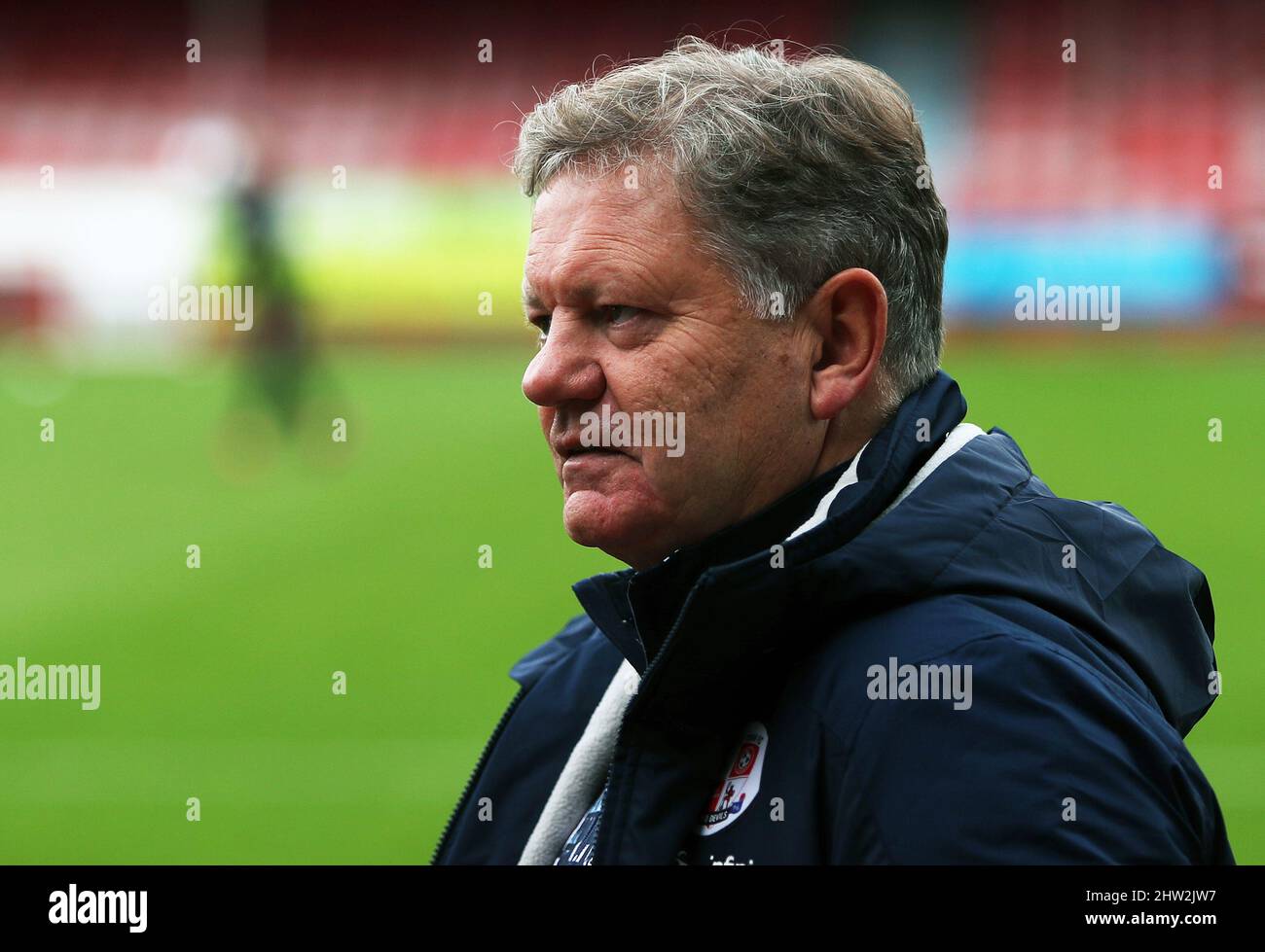 Foto del file datata 17-10-2020 del manager di Crawley Town John Yems, a cui è stato consegnato un divieto di linea di contatto a tre partite da parte della Football Association per chiamare i funzionari della partita 'clown'. Data di emissione: Giovedì 3 marzo 2022. Foto Stock