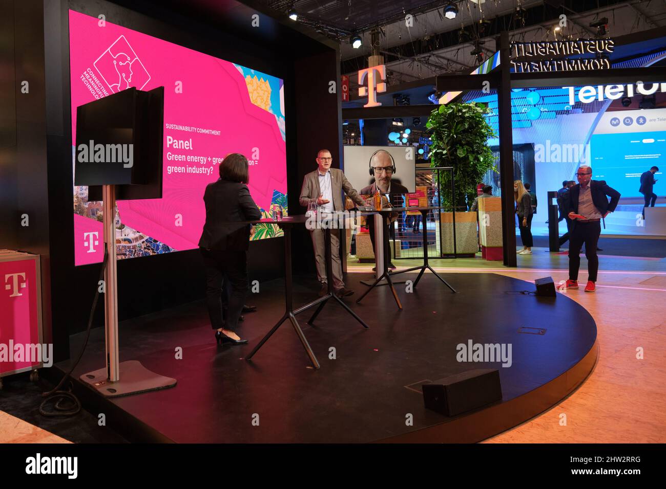 Barcellona, Spagna - Marzo 2nd 2022 - Mobile World Congress - T Mobile stand durante una presentazione Foto Stock