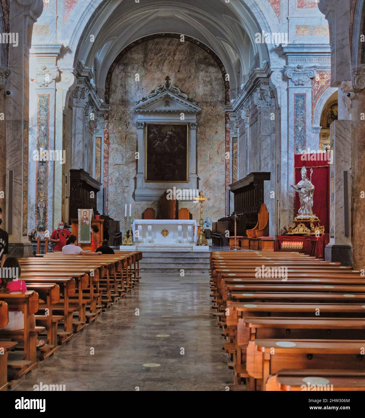 All'interno della Cattedrale di Ostuni (Duomo di Ostuni; Basilica Co-Cattedrale di Santa Maria Assunta) Cattedrale Cattolica Romana a Ostuni, Brindisi Puglia Foto Stock