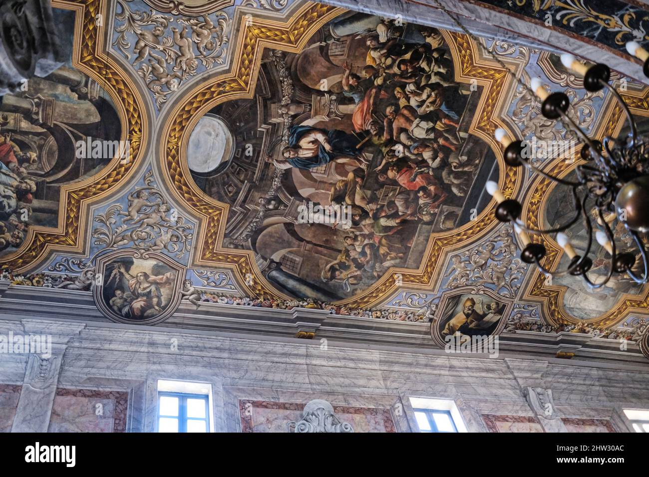 All'interno della Cattedrale di Ostuni (Duomo di Ostuni; Basilica Co-Cattedrale di Santa Maria Assunta) Cattedrale Cattolica Romana a Ostuni, Brindisi Puglia Foto Stock