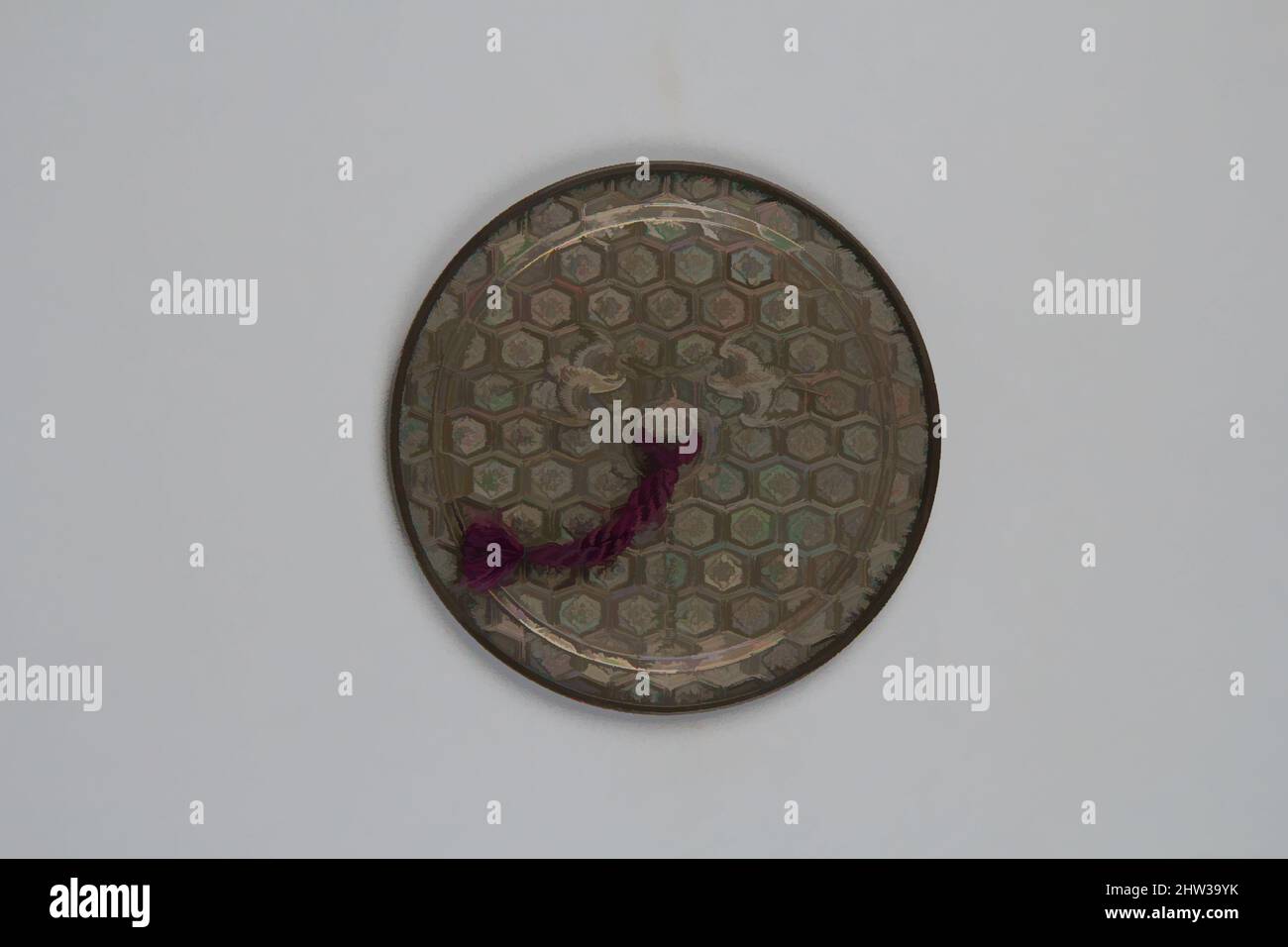 Arte ispirata allo specchio con decorazione del Paradiso degli Immortali, periodo Edo (1615-1868), Giappone, Bronzo, Diam. 4 3/4 poll. (12,1 cm), specchi, opere classiche modernizzate da Artotop con un tuffo di modernità. Forme, colore e valore, impatto visivo accattivante sulle emozioni artistiche attraverso la libertà delle opere d'arte in modo contemporaneo. Un messaggio senza tempo che persegue una nuova direzione selvaggiamente creativa. Artisti che si rivolgono al supporto digitale e creano l'NFT Artotop Foto Stock