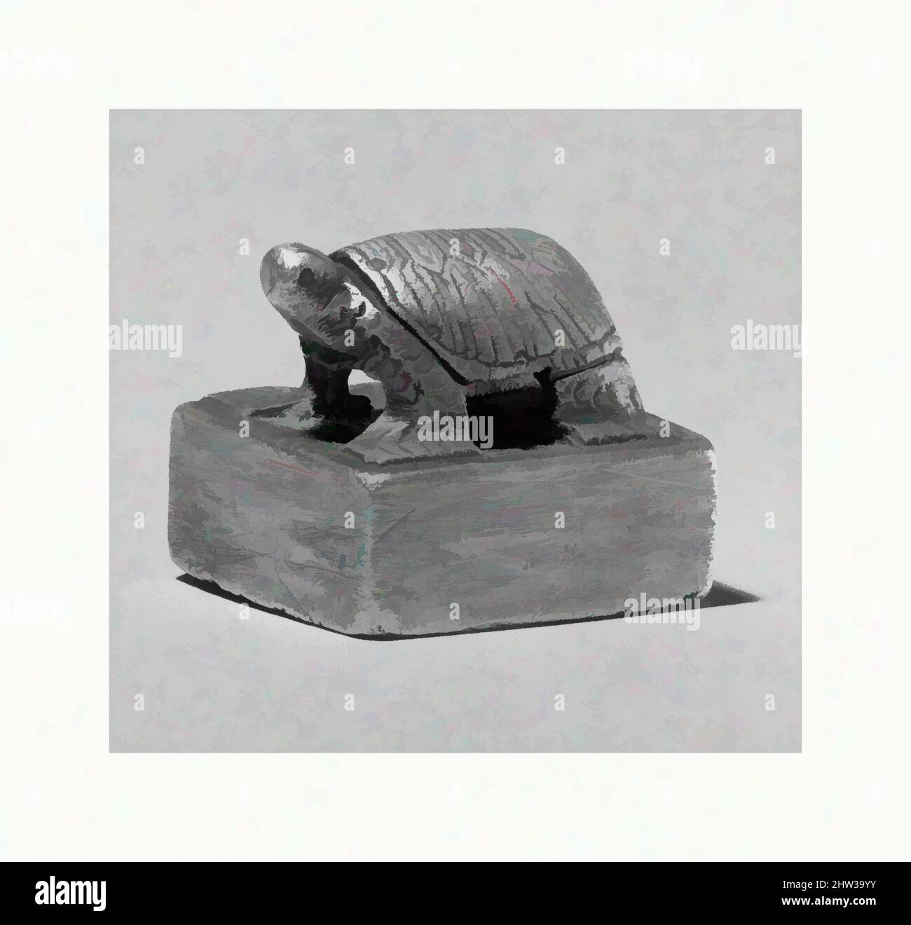 Arte ispirata a 東漢 （右）龜鈕銀印, Sigillo con manopola a forma di tartaruga, dinastia Han orientale (25-220), ca. 1st–2nd secolo, Cina, argento, H. 1/4 pollici (0,7 cm); W. 1" (2,5 cm); D. 1" (2,5 cm), Seals, il cosiddetto "copione del sigillo", visto qui, è uno stile di scrittura arcaico che è stato standardizzato, opere classiche modernizzate da Artotop con un tuffo di modernità. Forme, colore e valore, impatto visivo accattivante sulle emozioni artistiche attraverso la libertà delle opere d'arte in modo contemporaneo. Un messaggio senza tempo che persegue una nuova direzione selvaggiamente creativa. Artisti che si rivolgono al supporto digitale e creano l'NFT Artotop Foto Stock