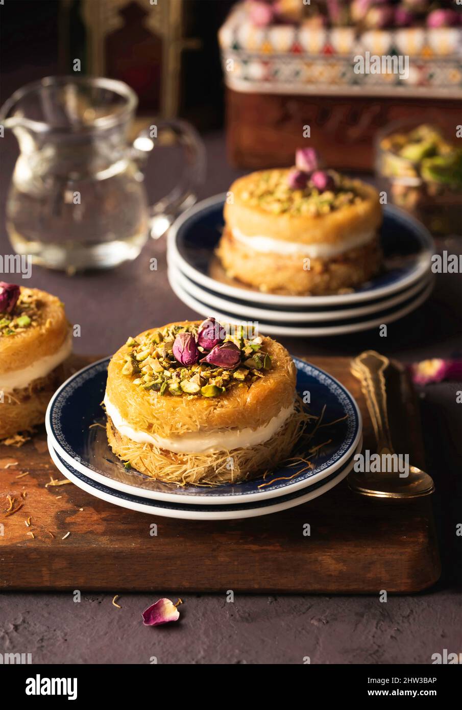 Tradizionale Dessert arabo Kunafeh Foto Stock