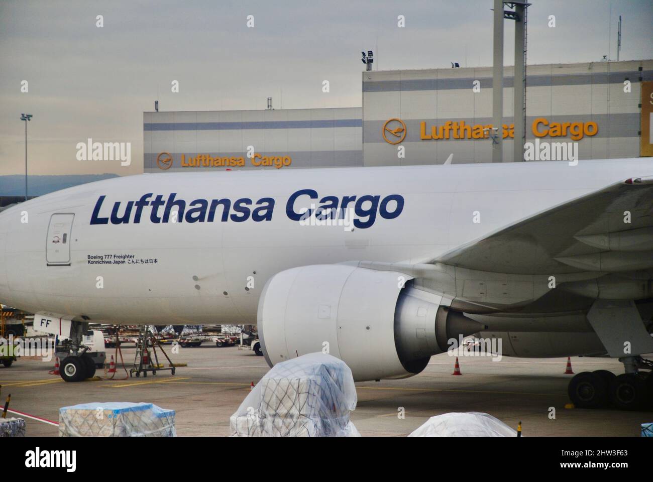 Aereo da carico Lufthansa all'aeroporto di Francoforte Foto Stock