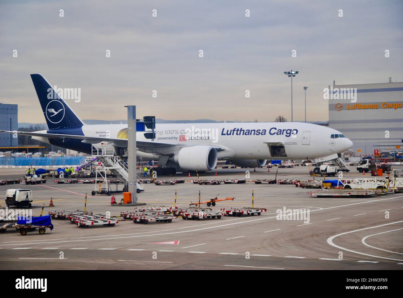 Aereo da carico Lufthansa all'aeroporto di Francoforte Foto Stock