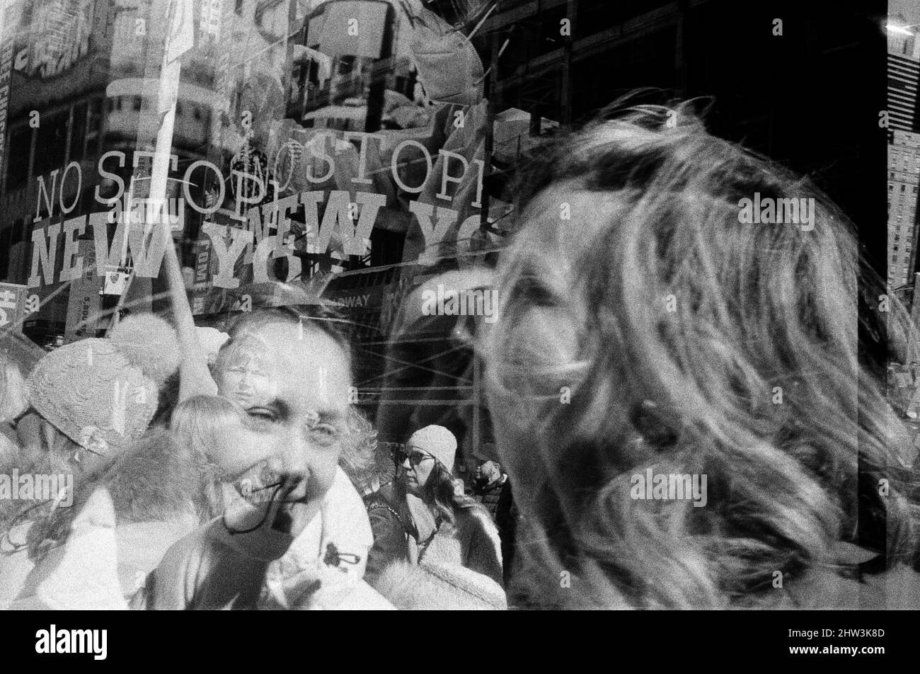 New York, NY, USA. 27th Feb 2022. Times Square. (Credit Image: © John Marshall Mantel/ZUMA Press Wire) Foto Stock