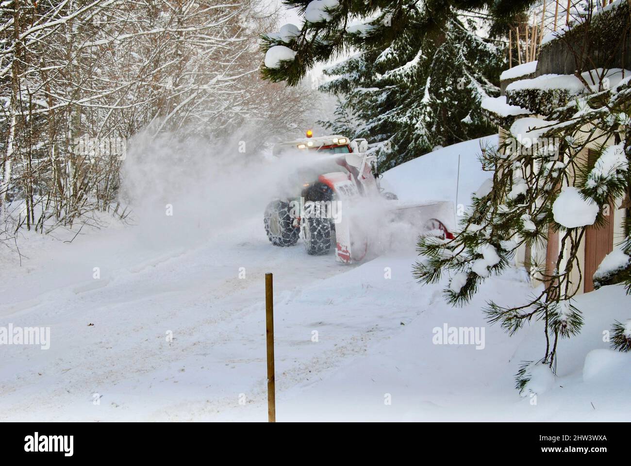 Arare la neve a Les Ecovets nelle Alpi svizzere Foto Stock