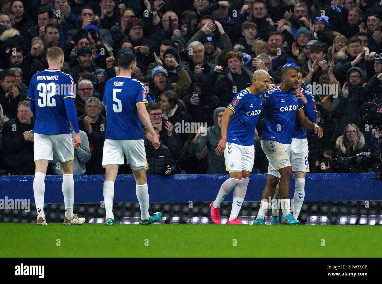 Il Salomon Rondon di Everton (seconda a destra) festeggia il primo gol  della partita durante la partita di quinto turno della Emirates fa Cup al  Goodison Park di Liverpool. Data foto: Giovedì