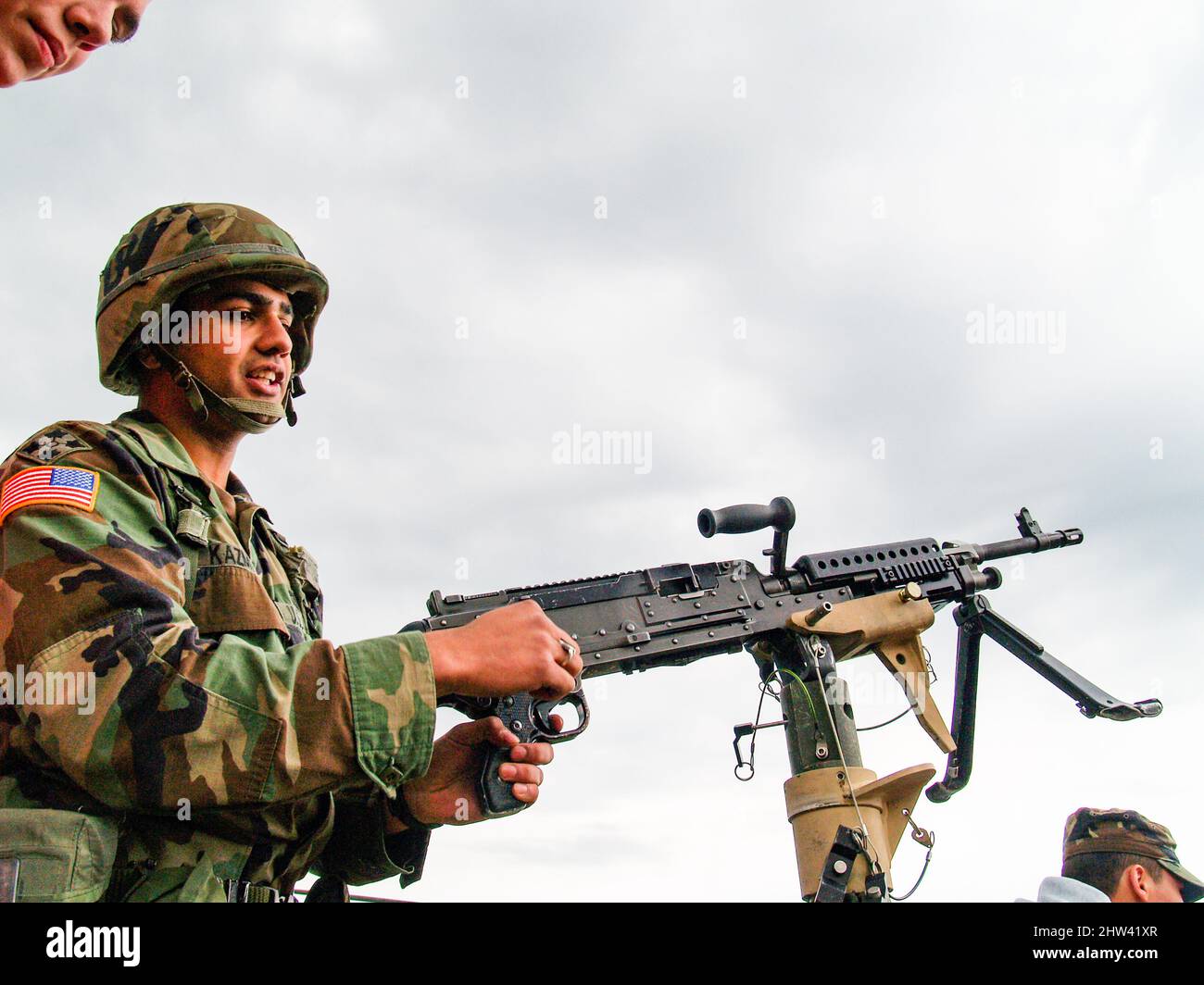 M249 mitragliatrice leggera (LMG), conosciuta anche come l'arma automatica della squadra (SAW) del M249, dimostrata da un cadetto all'Accademia militare degli Stati Uniti di West Point Foto Stock