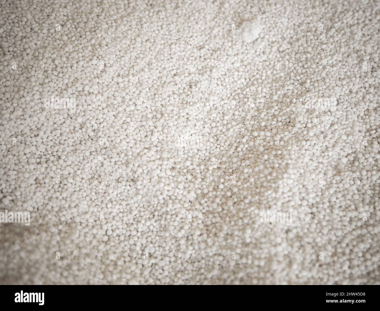 dettaglio granella fertilizzante azoto urea con fuoco selettivo Foto Stock