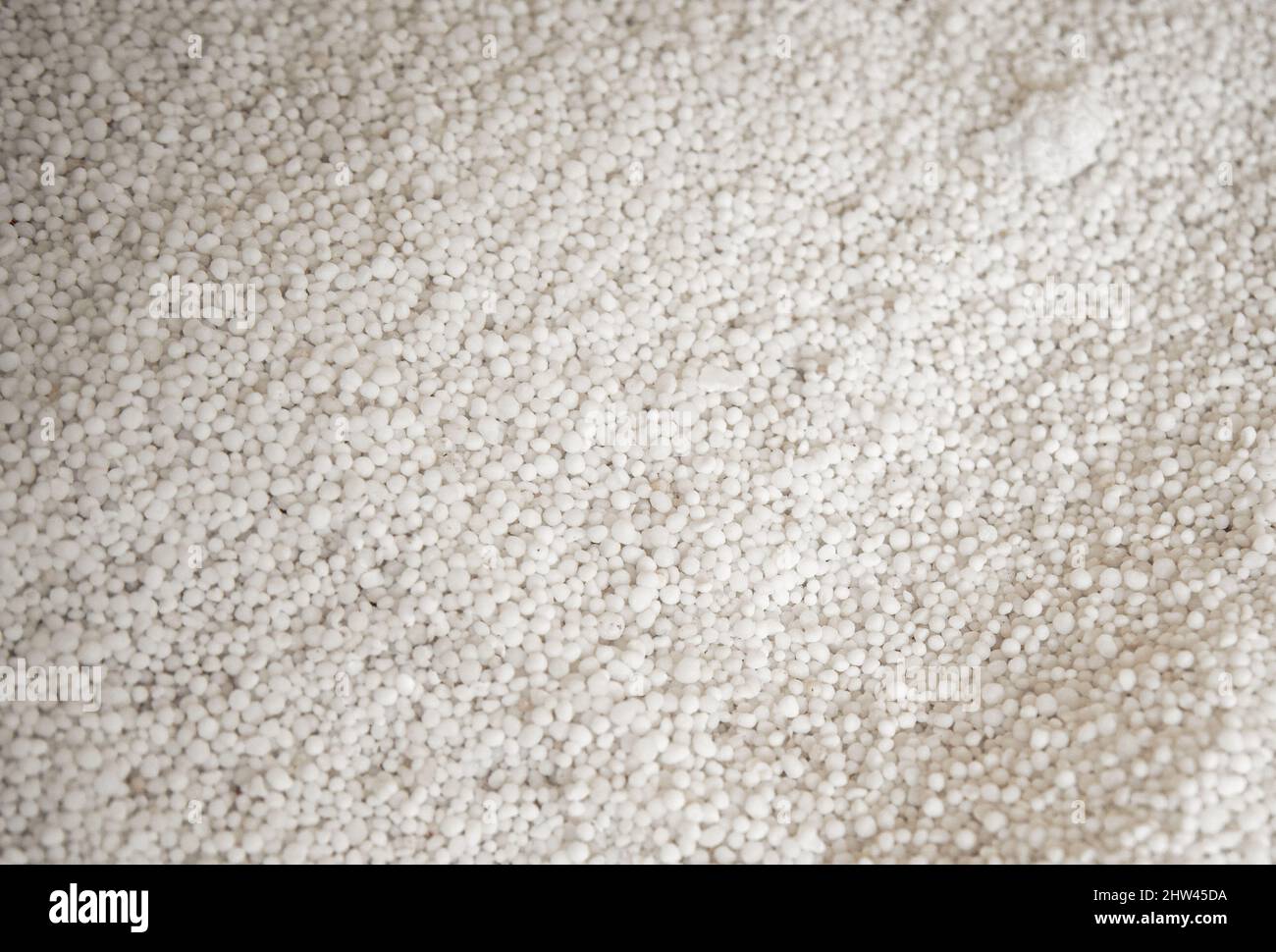 dettaglio granella fertilizzante azoto urea con fuoco selettivo Foto Stock