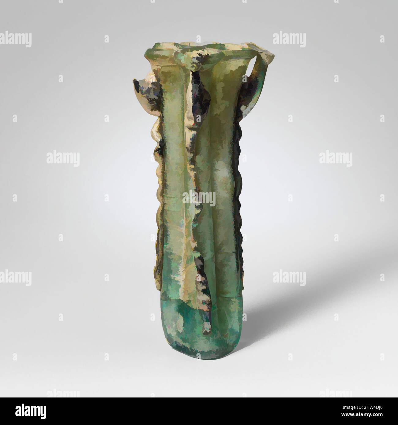 Arte ispirata a matraccio cosmetico in vetro a quattro scomparti (tubo kohl), tardo imperiale, 4th–5th secolo d.C., romano, palestinese, Vetro; soffiato, trainato e lavorato, tuta: 6 1/2in. (16,5cm), vetro, verde blu traslucido; maniglie e sentieri in parte dello stesso colore, in parte profondi, opere classiche modernizzate da Artotop con un tuffo di modernità. Forme, colore e valore, impatto visivo accattivante sulle emozioni artistiche attraverso la libertà delle opere d'arte in modo contemporaneo. Un messaggio senza tempo che persegue una nuova direzione selvaggiamente creativa. Artisti che si rivolgono al supporto digitale e creano l'NFT Artotop Foto Stock