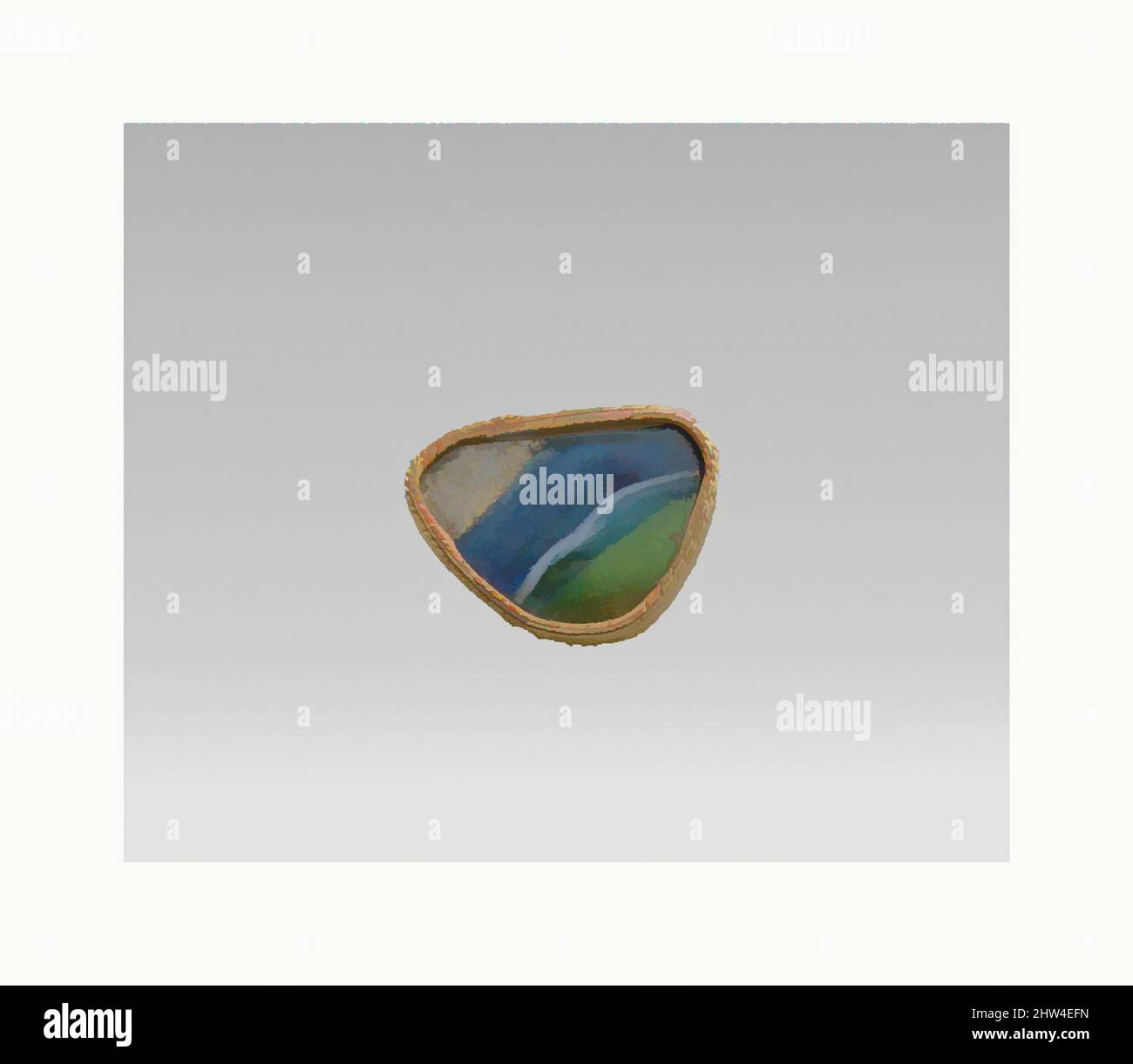 Arte ispirata al frammento di ciotola di mosaico in banda d'oro di vetro, imperiale antico, fine 1st secolo a.C.–inizio 1st secolo d.C., romana, vetro; cast, altro: 7/8 x 5/8 pollici. (2,2 x 1,5 cm), vetro, frammento di Rim., blu traslucido, blu turchese e giallo che appaiono verdi, bianco opaco e incolore, opere classiche modernizzate da Artotop con un tuffo di modernità. Forme, colore e valore, impatto visivo accattivante sulle emozioni artistiche attraverso la libertà delle opere d'arte in modo contemporaneo. Un messaggio senza tempo che persegue una nuova direzione selvaggiamente creativa. Artisti che si rivolgono al supporto digitale e creano l'NFT Artotop Foto Stock