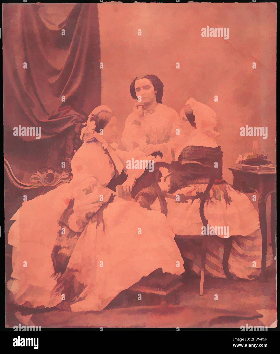 Arte ispirata da tre Claudet Family Donne sedute in studio, 1850s, stampa in argento albume da vetro negativo, 21,1 x 17,8 cm (8 5/16 x 7 poll.), fotografie, Unknown, opere classiche modernizzate da Artotop con un tuffo di modernità. Forme, colore e valore, impatto visivo accattivante sulle emozioni artistiche attraverso la libertà delle opere d'arte in modo contemporaneo. Un messaggio senza tempo che persegue una nuova direzione selvaggiamente creativa. Artisti che si rivolgono al supporto digitale e creano l'NFT Artotop Foto Stock