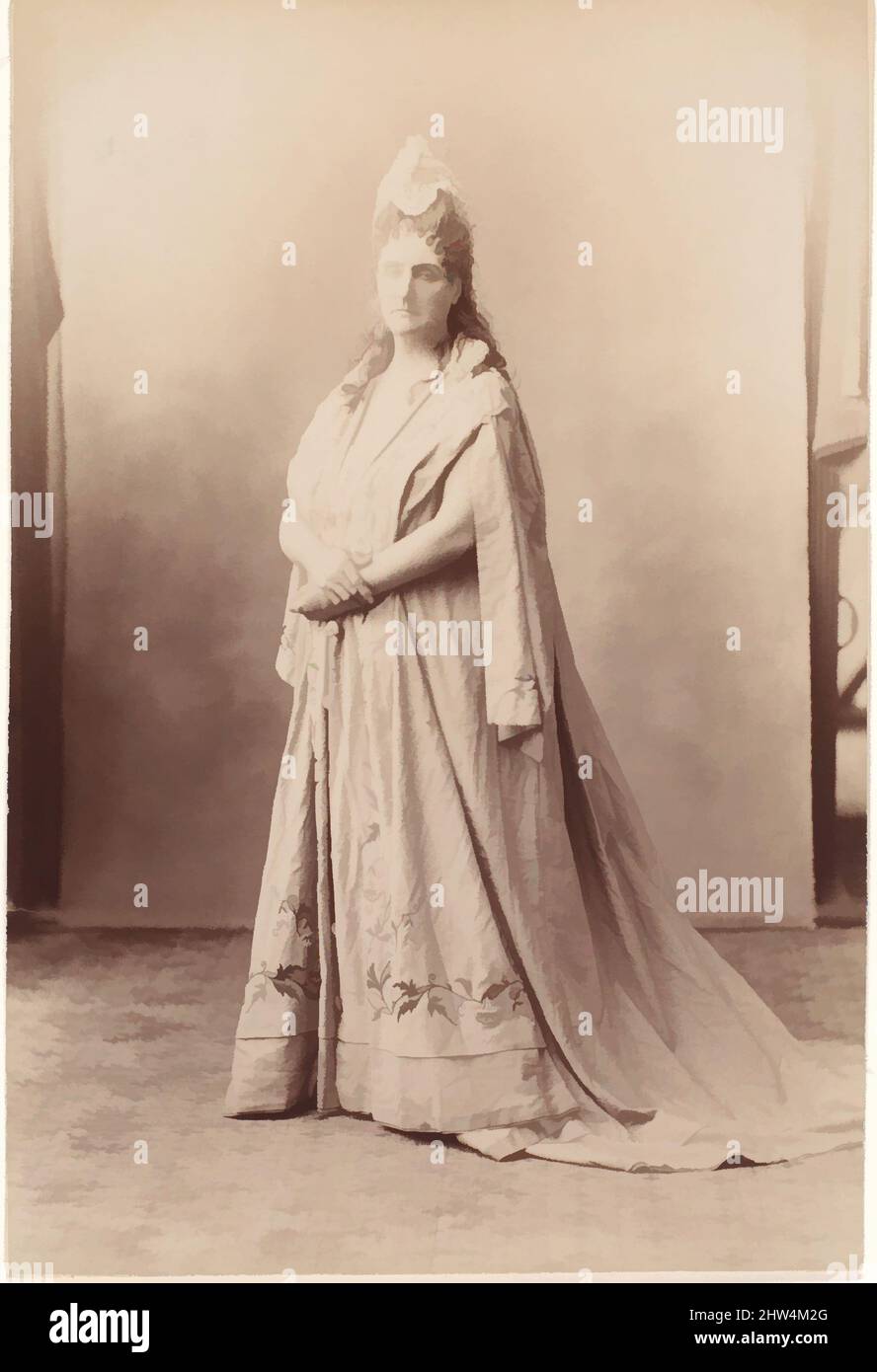 Art Inspired by Countess de Castiglione, 1895, stampa in argento albume da vetro negativo, Image: 15,1 x 10,1 cm (5 15/16 x 4 in.), Photographs, Pierre-Louis Pierson (French, 1822–1913, Classic works modernizzati da Artotop con un tuffo di modernità. Forme, colore e valore, impatto visivo accattivante sulle emozioni artistiche attraverso la libertà delle opere d'arte in modo contemporaneo. Un messaggio senza tempo che persegue una nuova direzione selvaggiamente creativa. Artisti che si rivolgono al supporto digitale e creano l'NFT Artotop Foto Stock