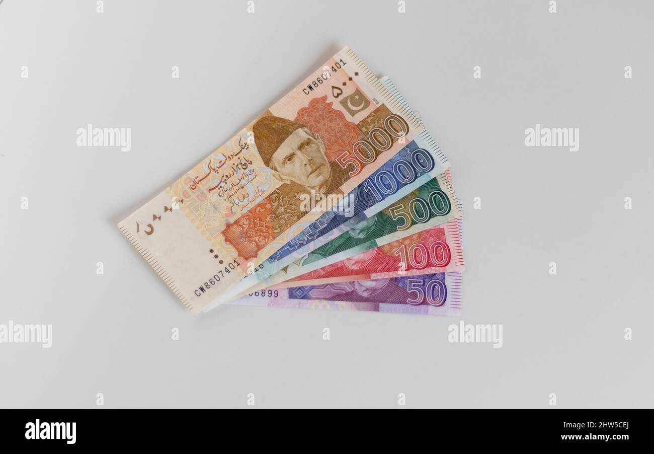 Banconote in Pakistan da 5000, 1000, 500, 100 e 50 tagli Foto Stock