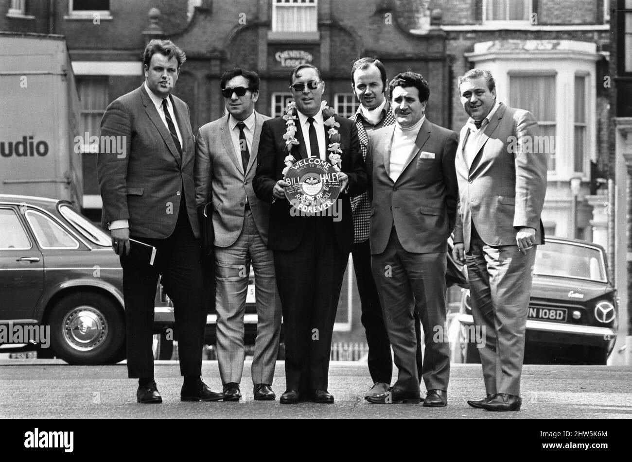 Il cantante statunitense Bill Haley con la sua band The Comete a Londra poco prima della loro apparizione al Royal Albert Hall. 28th aprile 1968. Foto Stock