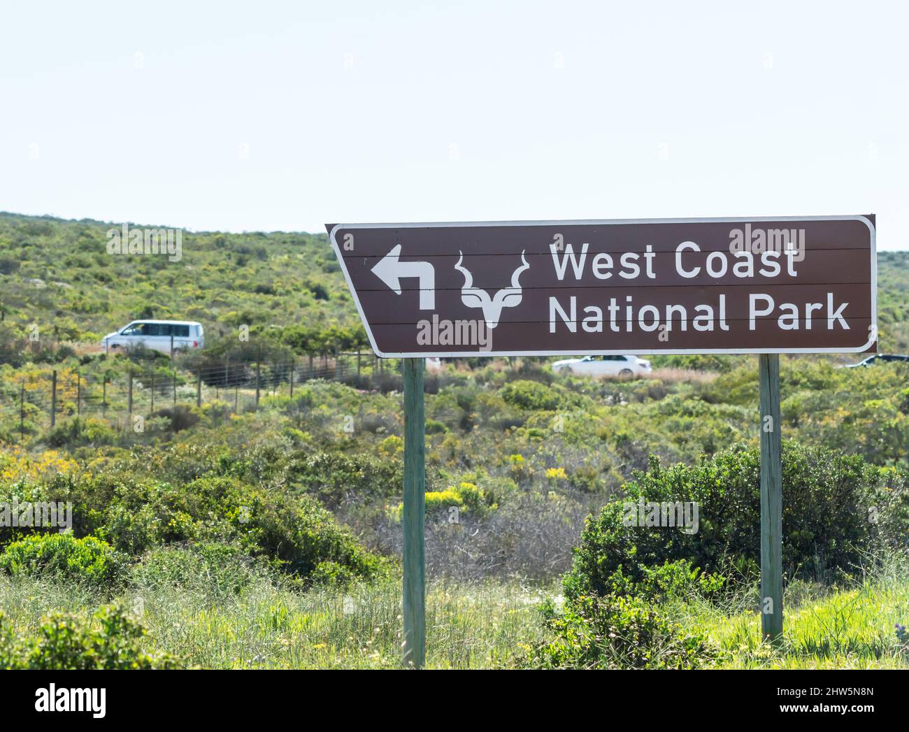 West Coast National Park South Africa segnaletica stradale o segnaletica che mostra la direzione con una freccia. Concetto di viaggio e turismo nel Capo Occidentale Foto Stock