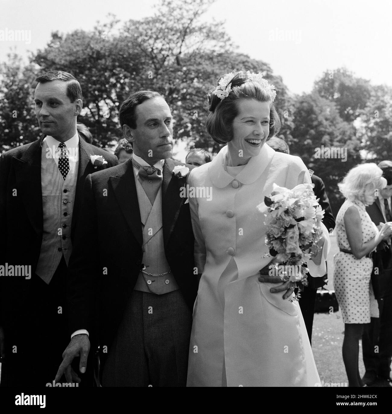 Il matrimonio del leader liberale Jeremy Thorpe all'esperto d'arte Caroline Allpass. Nella foto a sinistra si trova il miglior uomo David Holmes. Lambeth Palace, Londra. 31st maggio 1968. Foto Stock