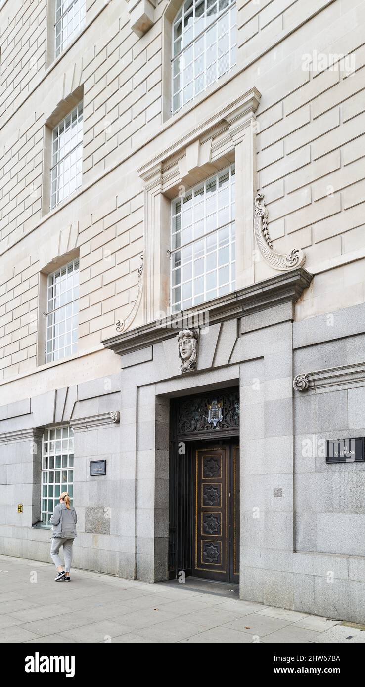Thames House, quartier generale del MI5, il servizio di sicurezza britannico, su Millbank, Westminter, Londra, Inghilterra. Foto Stock