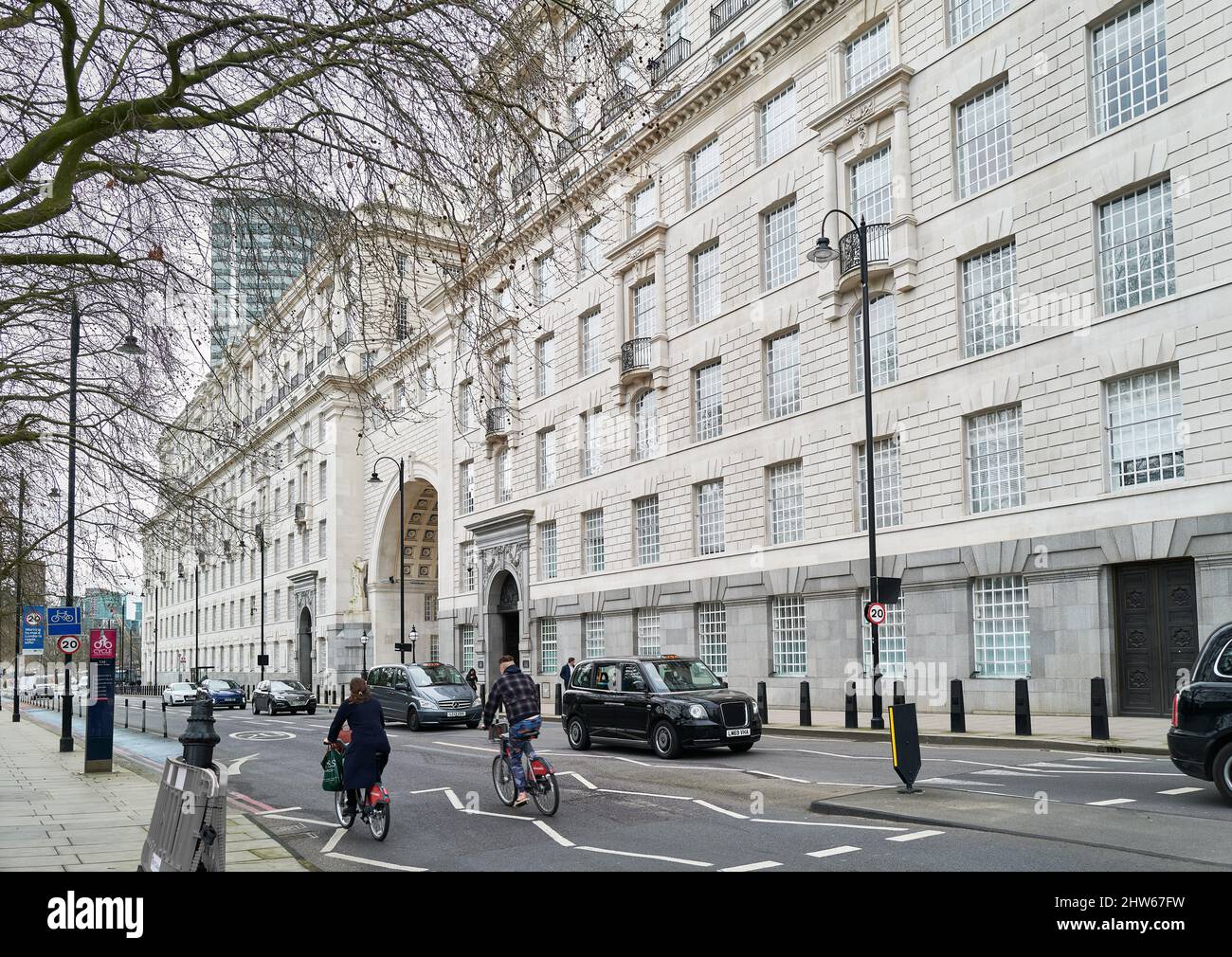 Thames House, quartier generale del MI5, il servizio di sicurezza britannico, su Millbank, Westminter, Londra, Inghilterra. Foto Stock