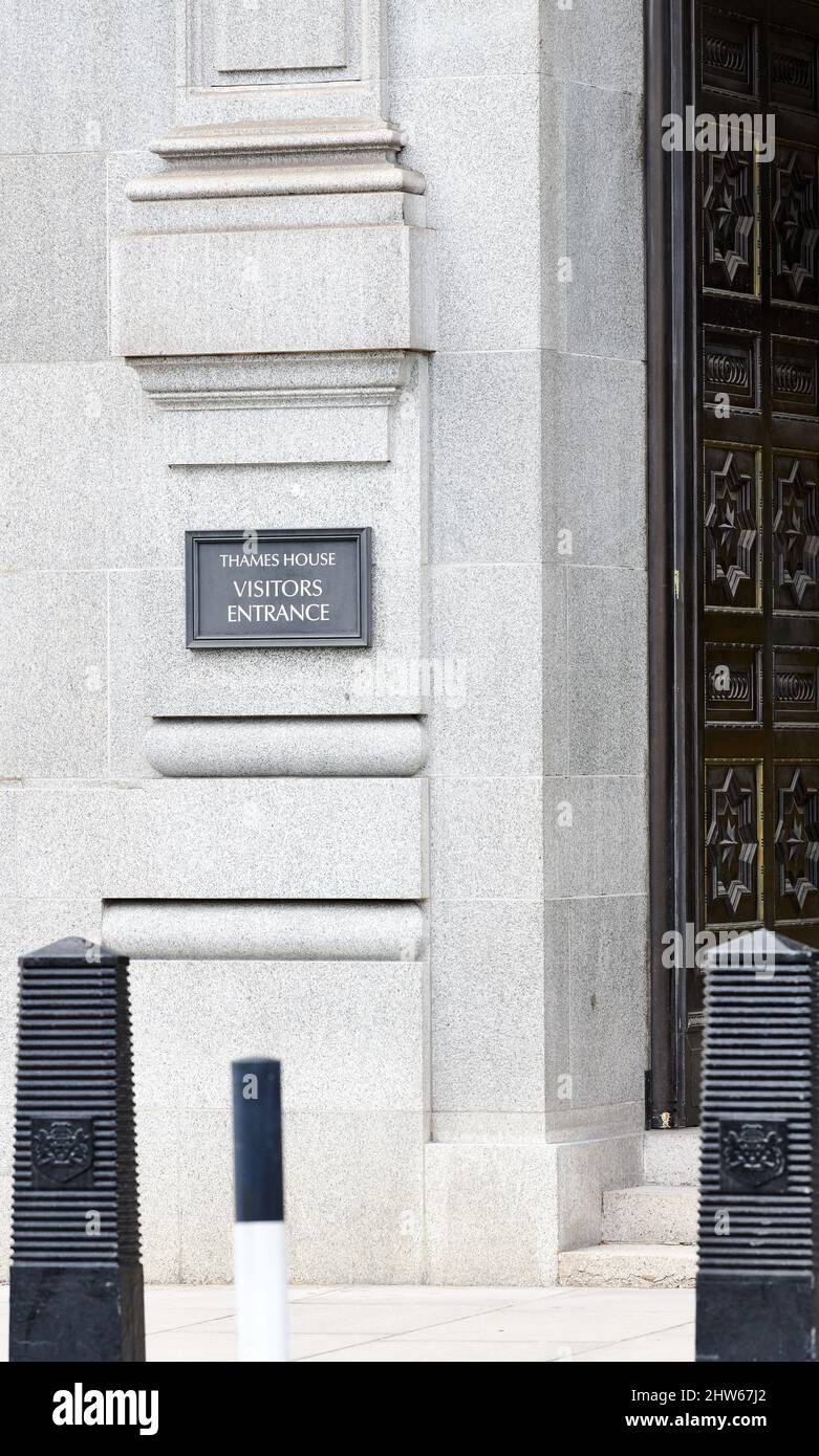 Thames House, quartier generale del MI5, il servizio di sicurezza britannico, su Millbank, Westminter, Londra, Inghilterra. Foto Stock