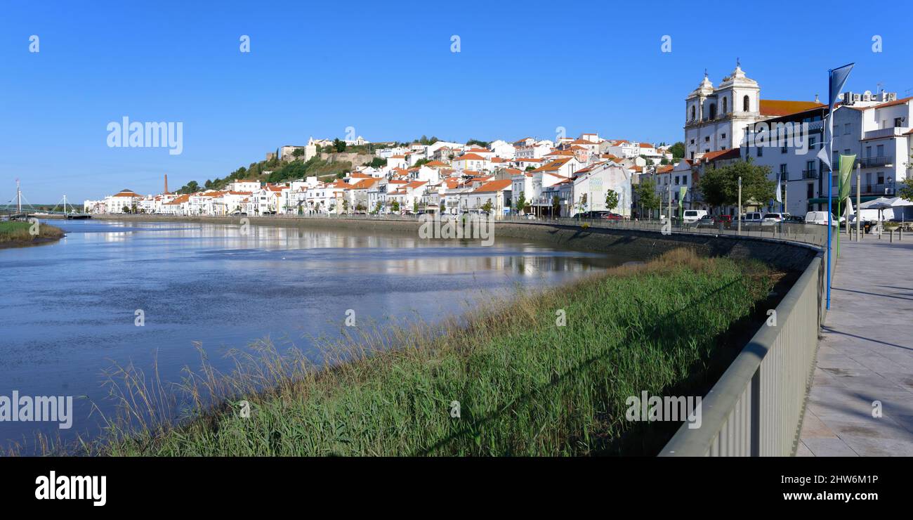 Alcacer do SAL e fiume Sado, costa di Lisbona, Portogallo Foto Stock