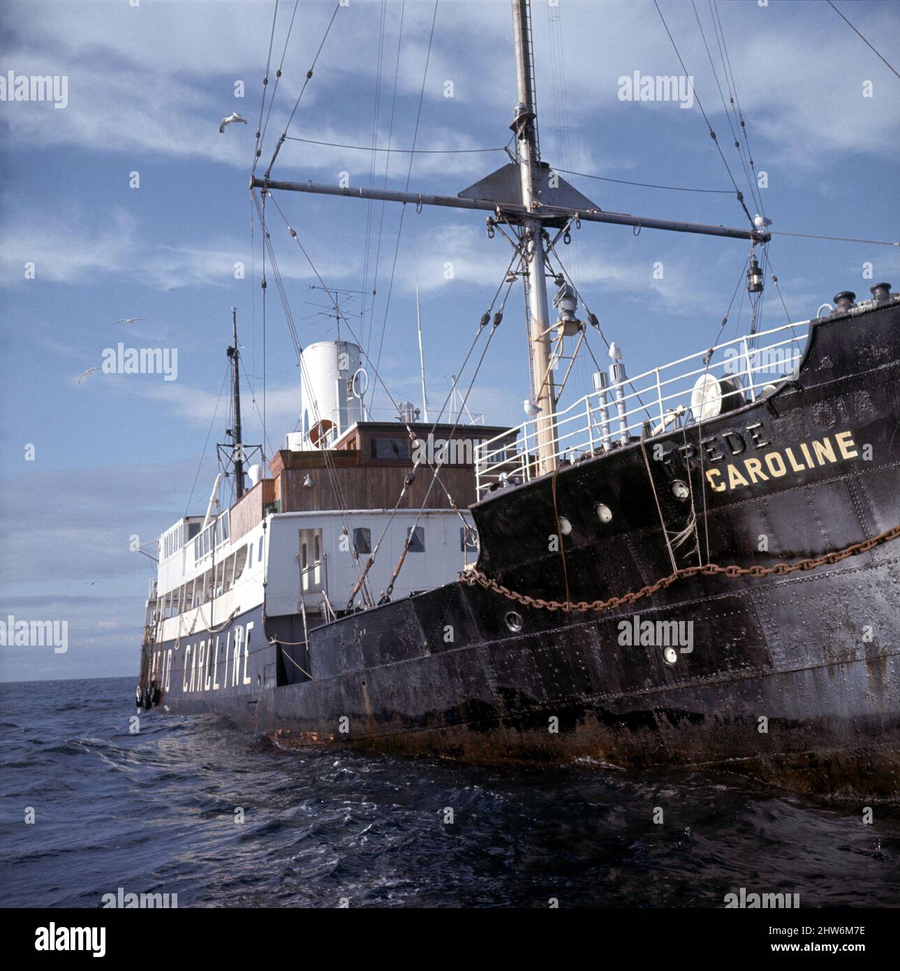 Radio Caroline Pirate radio nave, MV Caroline ancorato 4 miglia fuori Ramsey Harbour, Isola di Man.August 1967. Foto Stock
