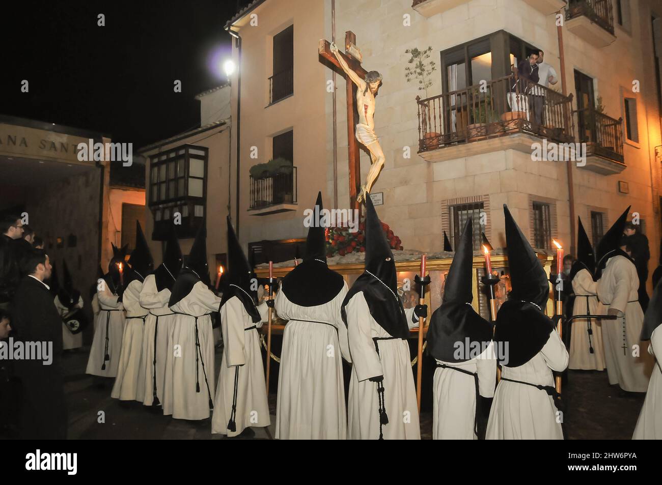 Settimana Santa a Zamora, Spagna, processione della Fratellanza reale di nostra Madre Addolorata nella notte del Venerdì Santo. Foto Stock