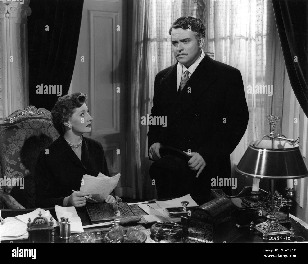 HELEN CHERRY e ORSON WELLES nel segmento Lord Mountdrago di TRE CASI DI OMICIDIO 1955 regista GEORGE MORE o'FERRELL storia W. Somerset Maugham Wessex Film Productions / London Film Productions Foto Stock